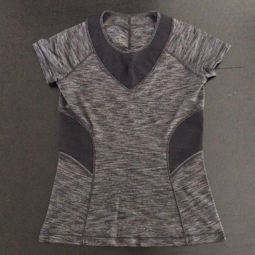 ✨Lululemon mesh panel top